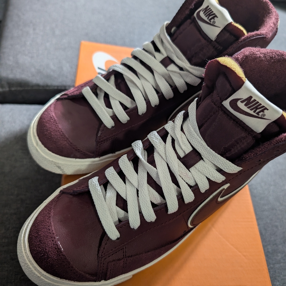 Nike Men's Maroon High-Top Sneakers
